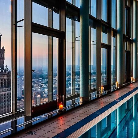 Hotel Intercontinental Warszawa By Ihg Esterno foto The swimming pool at the Warsaw Grand Hotel