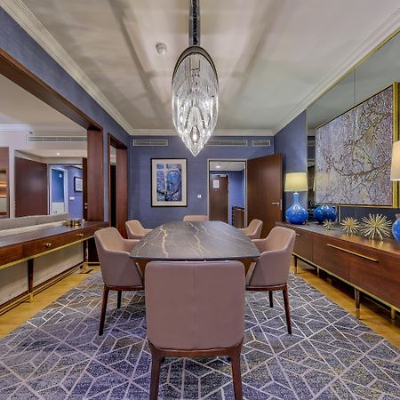 Hotel Intercontinental Warszawa By Ihg Esterno foto The dining room of a suite at the Mandarin Oriental, Hong Kong