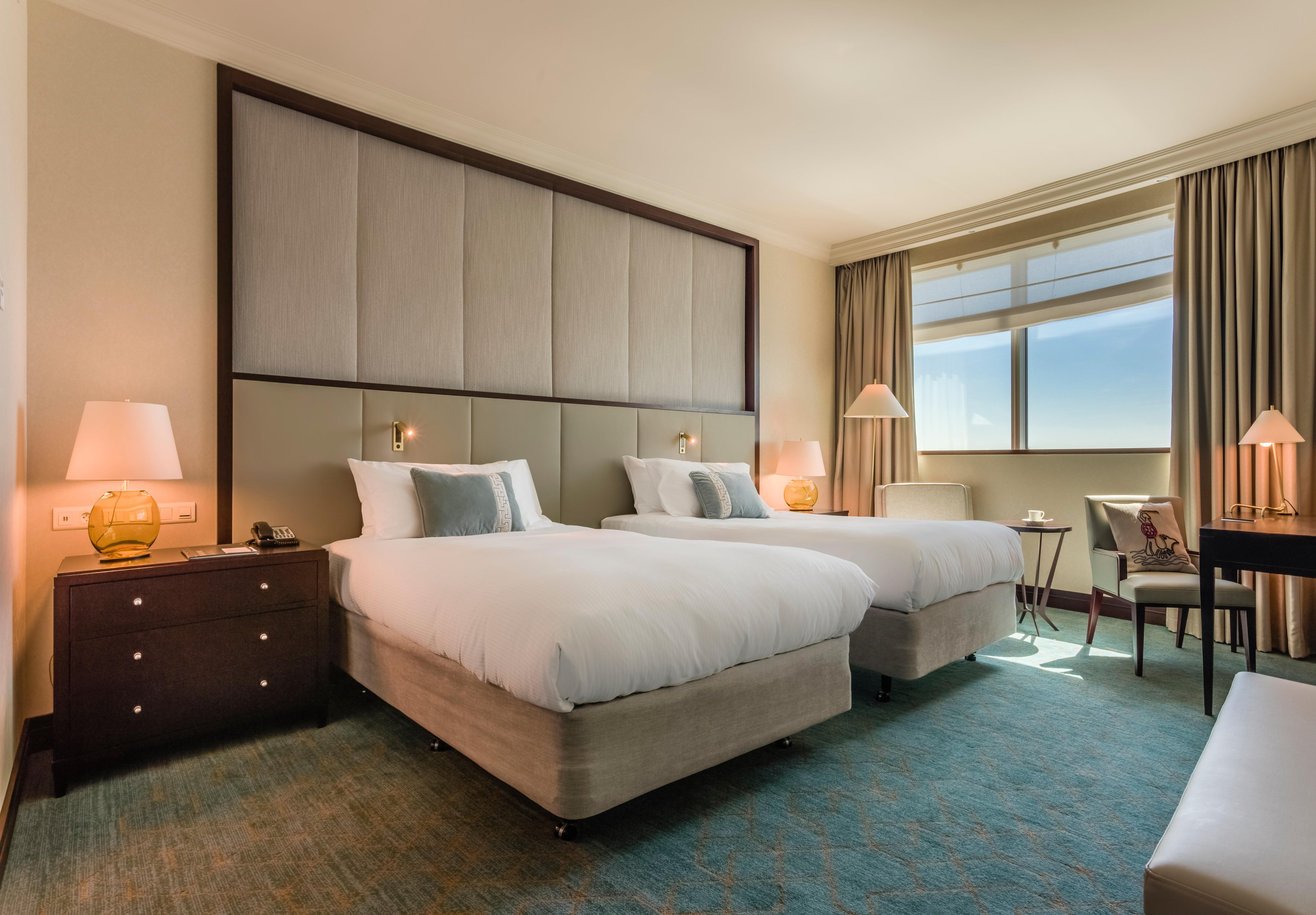 Hotel Intercontinental Warszawa By Ihg Esterno foto A room at the hotel