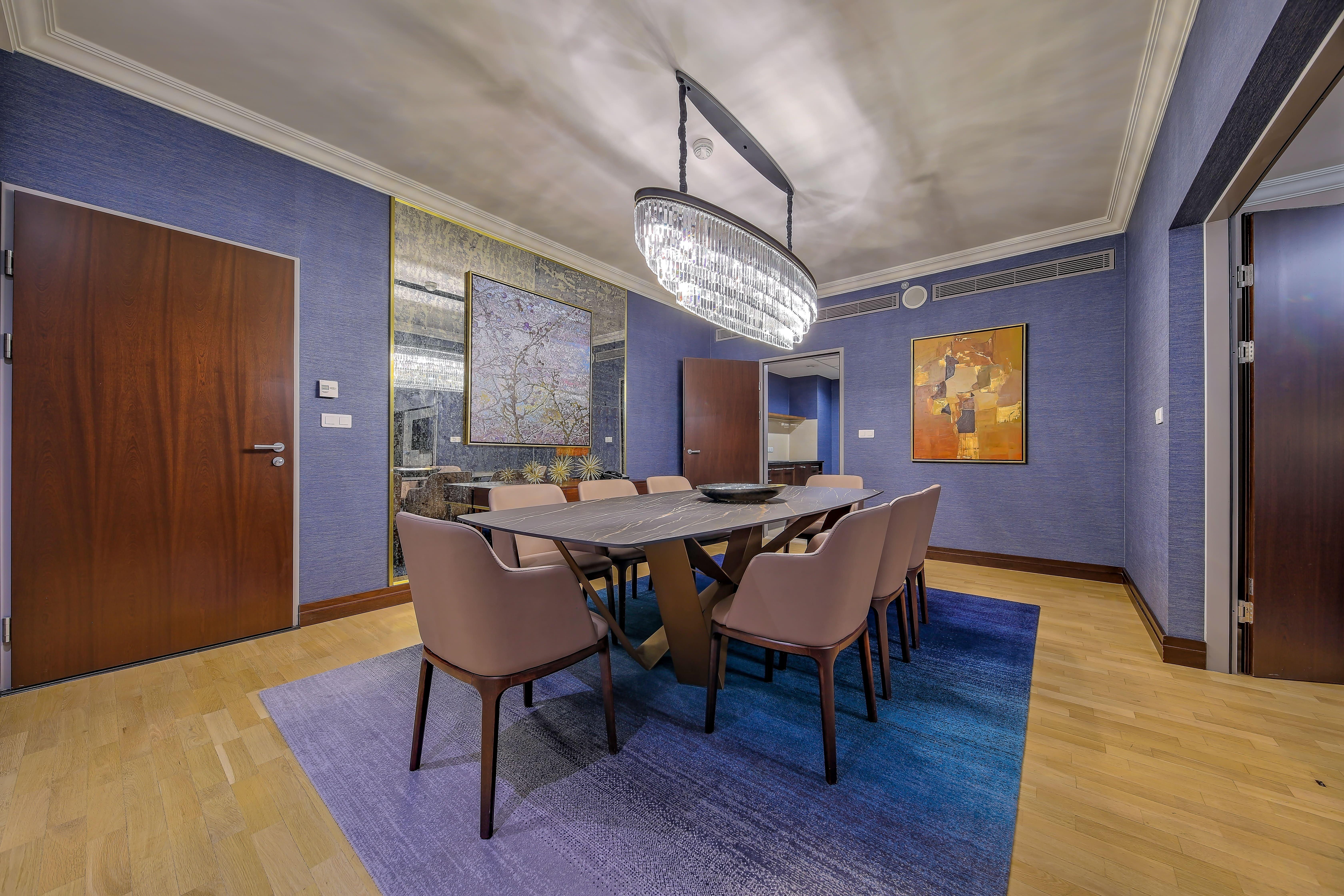 Hotel Intercontinental Warszawa By Ihg Esterno foto The dining room of a suite at the hotel