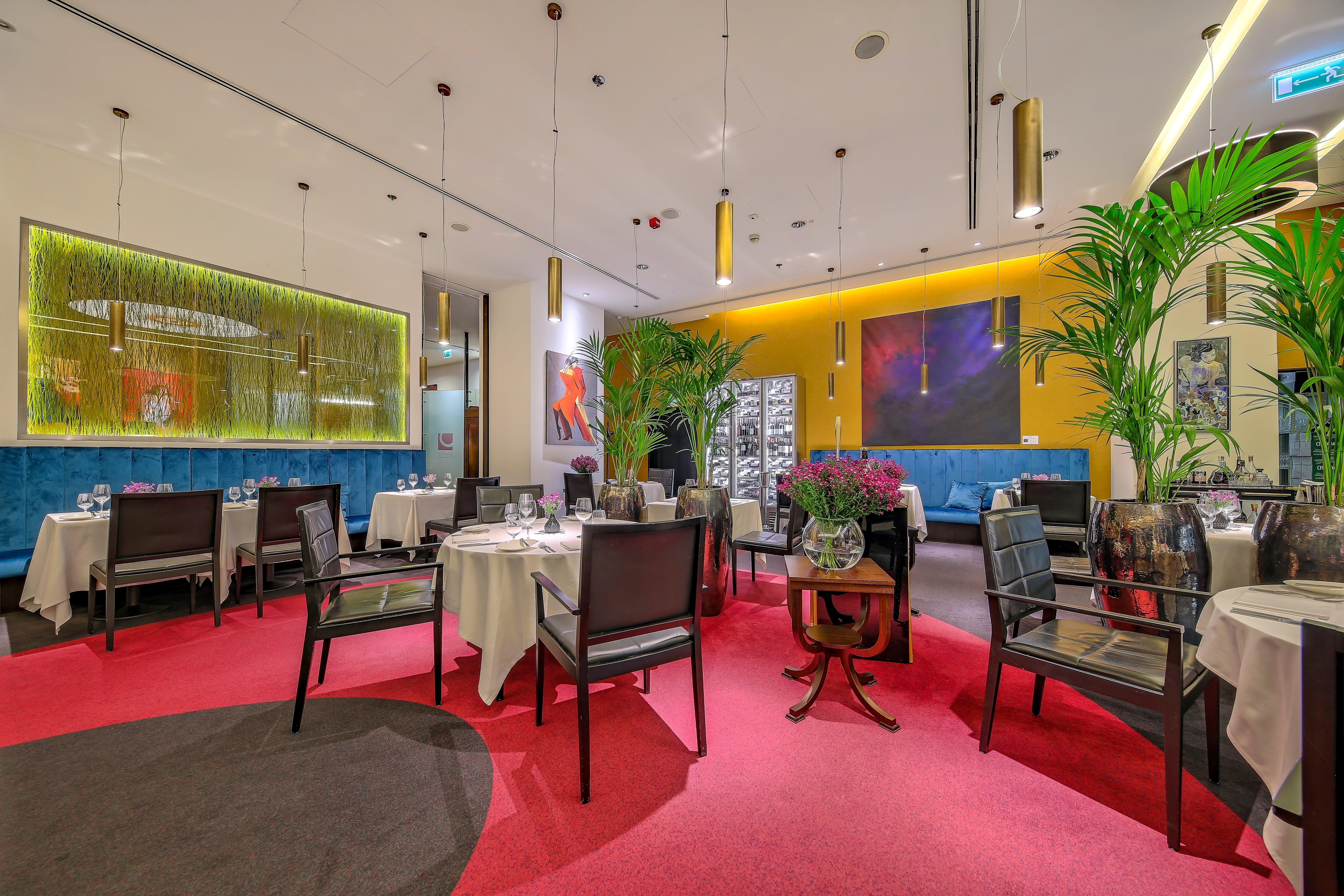 Hotel Intercontinental Warszawa By Ihg Esterno foto The interior of the restaurant