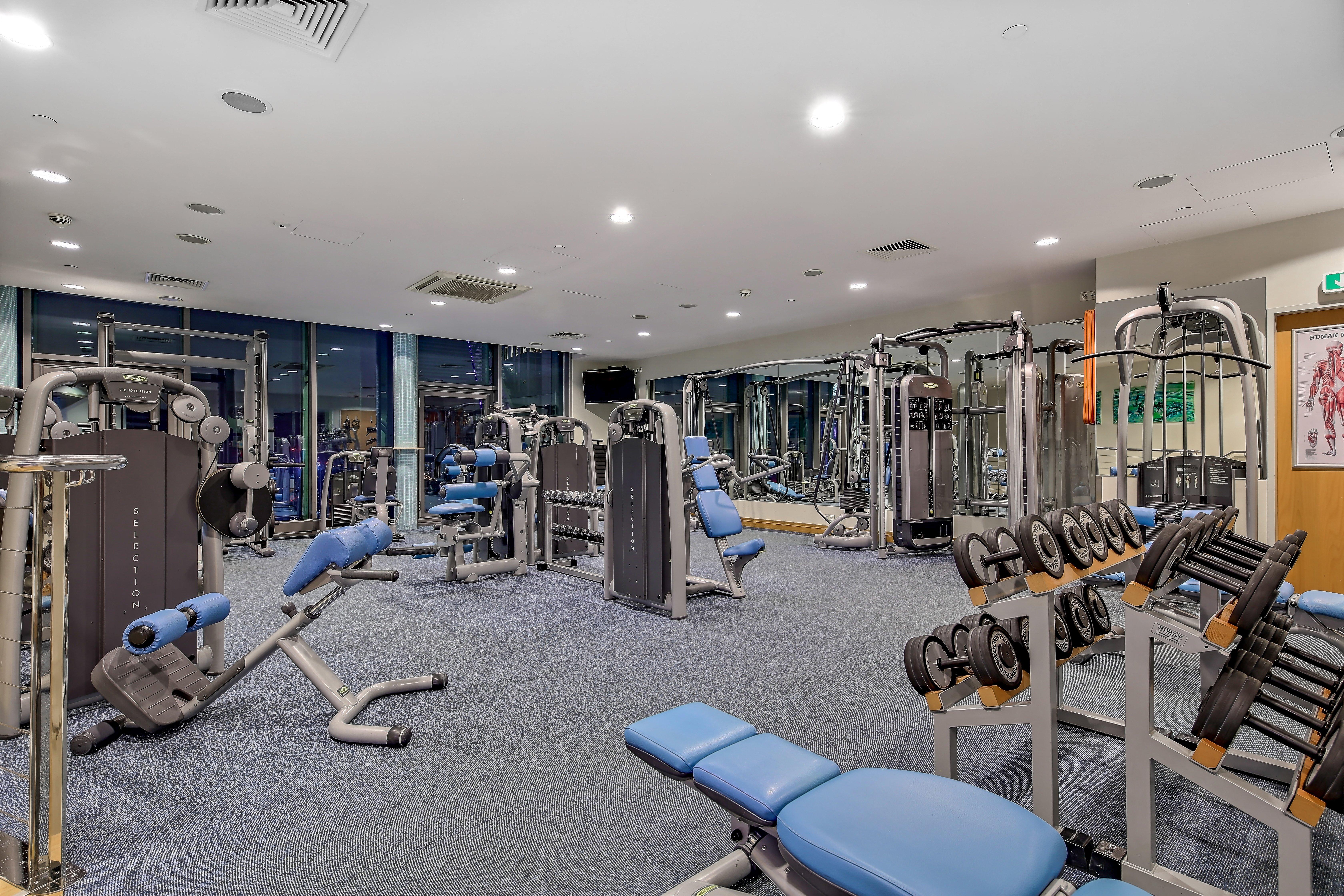 Hotel Intercontinental Warszawa By Ihg Esterno foto The gym at the hotel