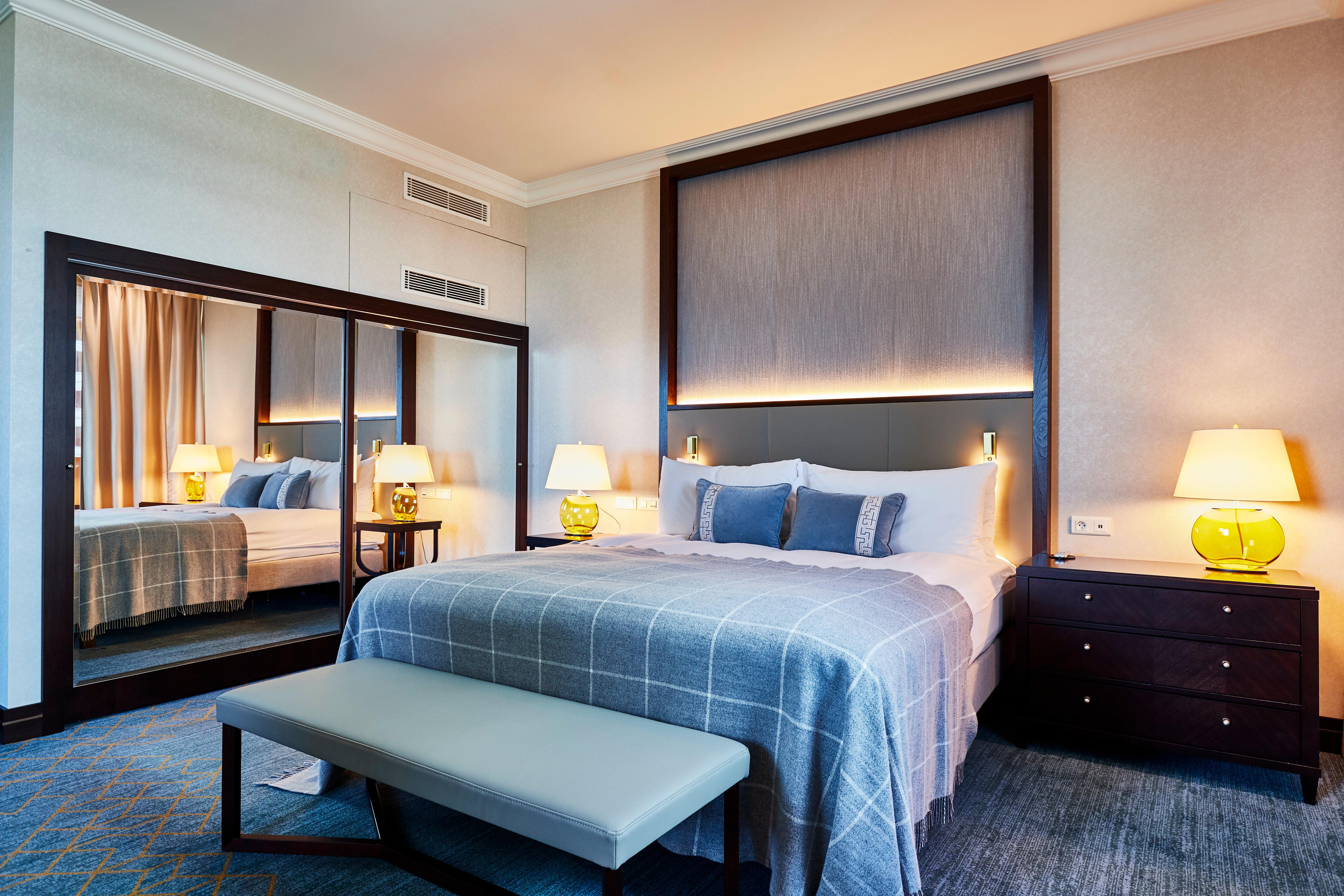 Hotel Intercontinental Warszawa By Ihg Esterno foto A room at the Mandarin Oriental, Hong Kong