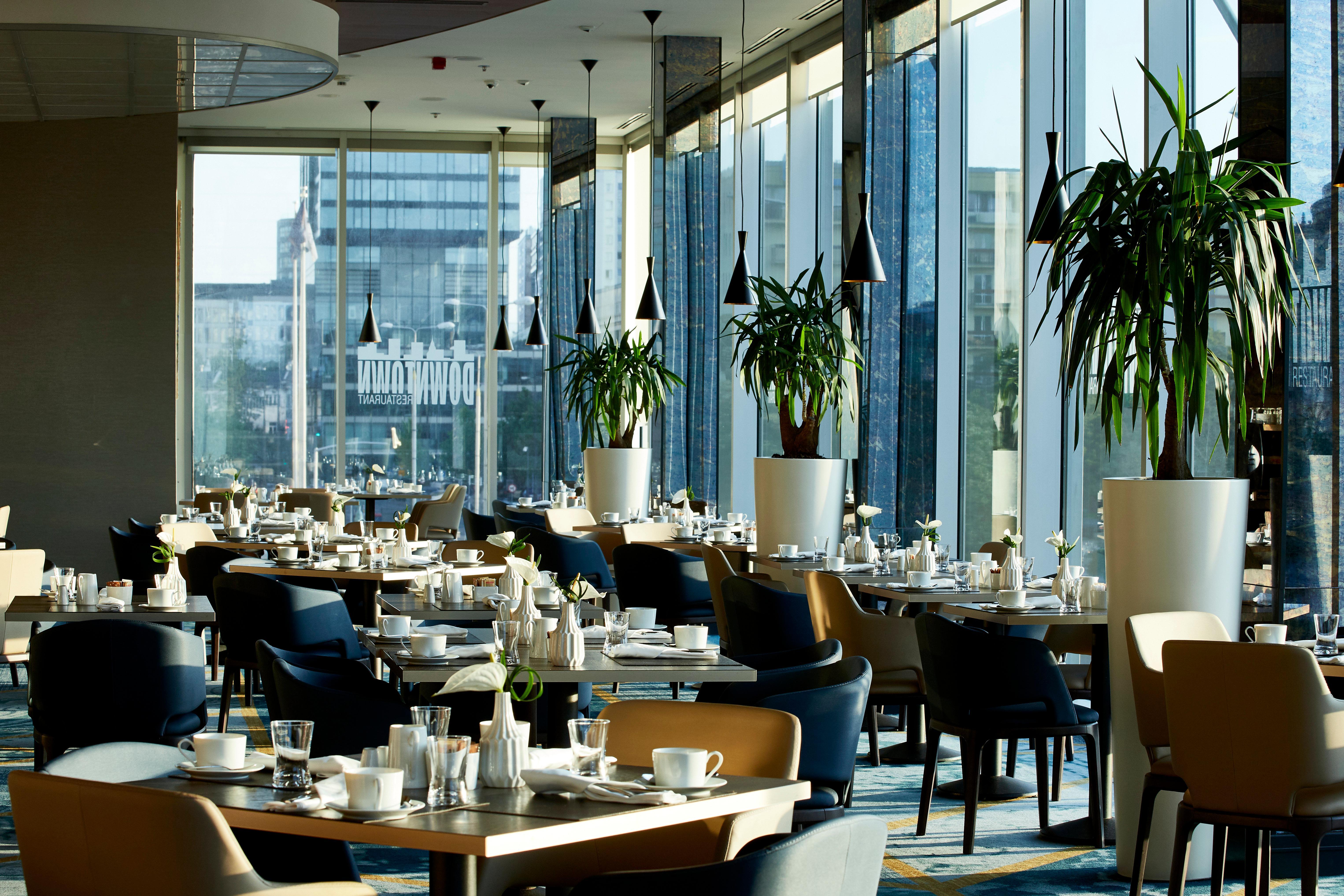 Hotel Intercontinental Warszawa By Ihg Esterno foto The restaurant