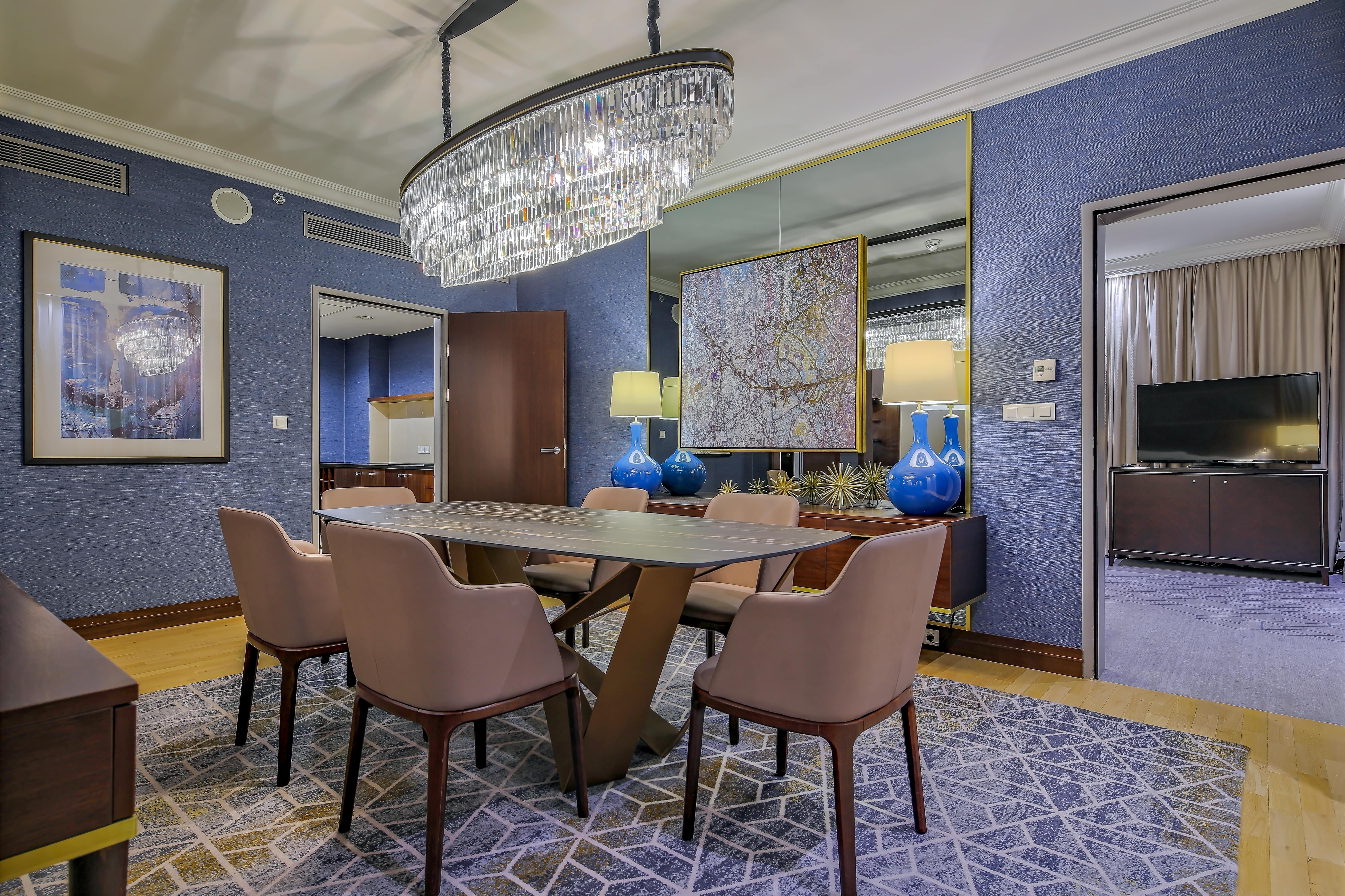 Hotel Intercontinental Warszawa By Ihg Esterno foto A suite at the hotel
