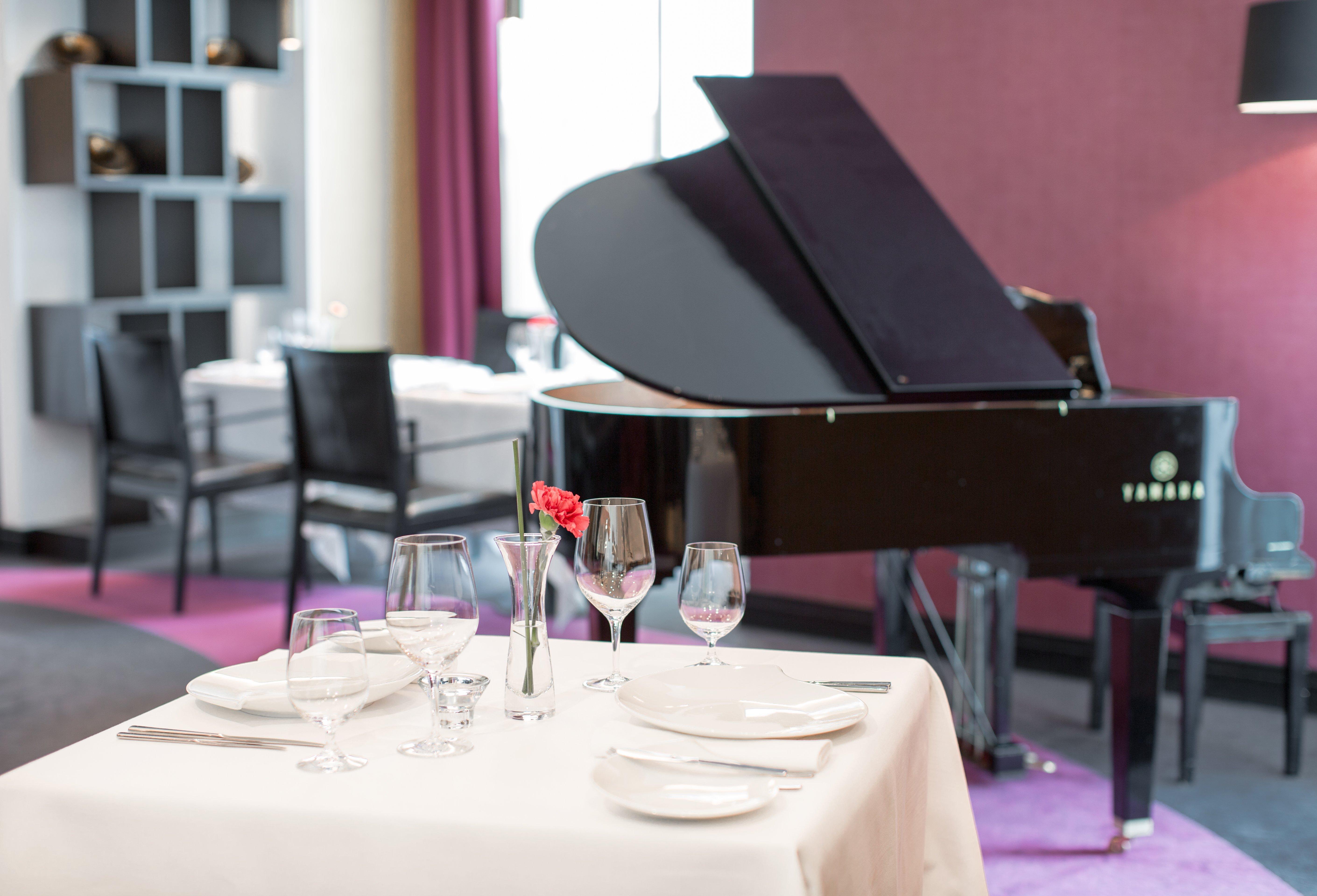 Hotel Intercontinental Warszawa By Ihg Esterno foto The restaurant
