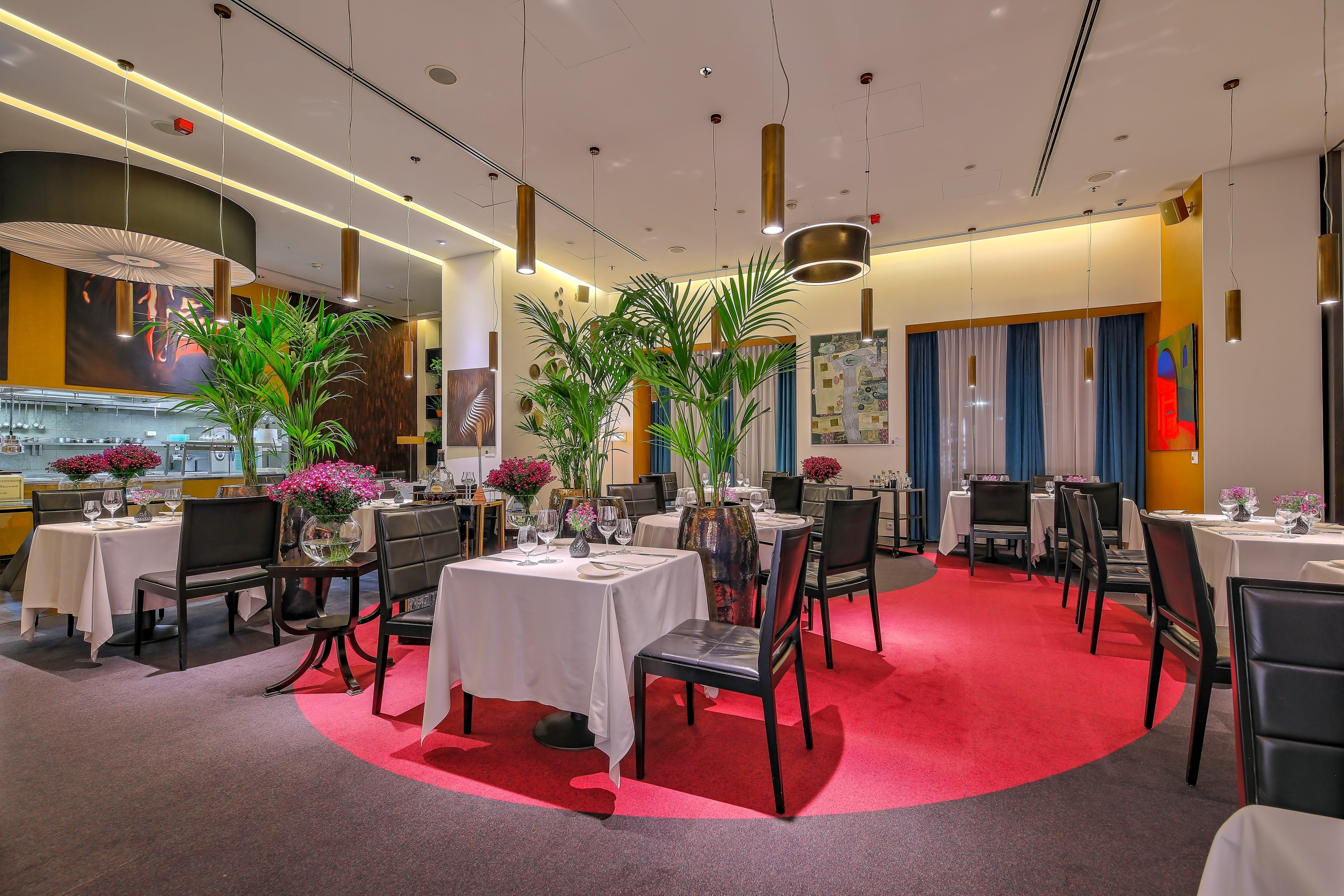 Hotel Intercontinental Warszawa By Ihg Esterno foto Interior of the restaurant