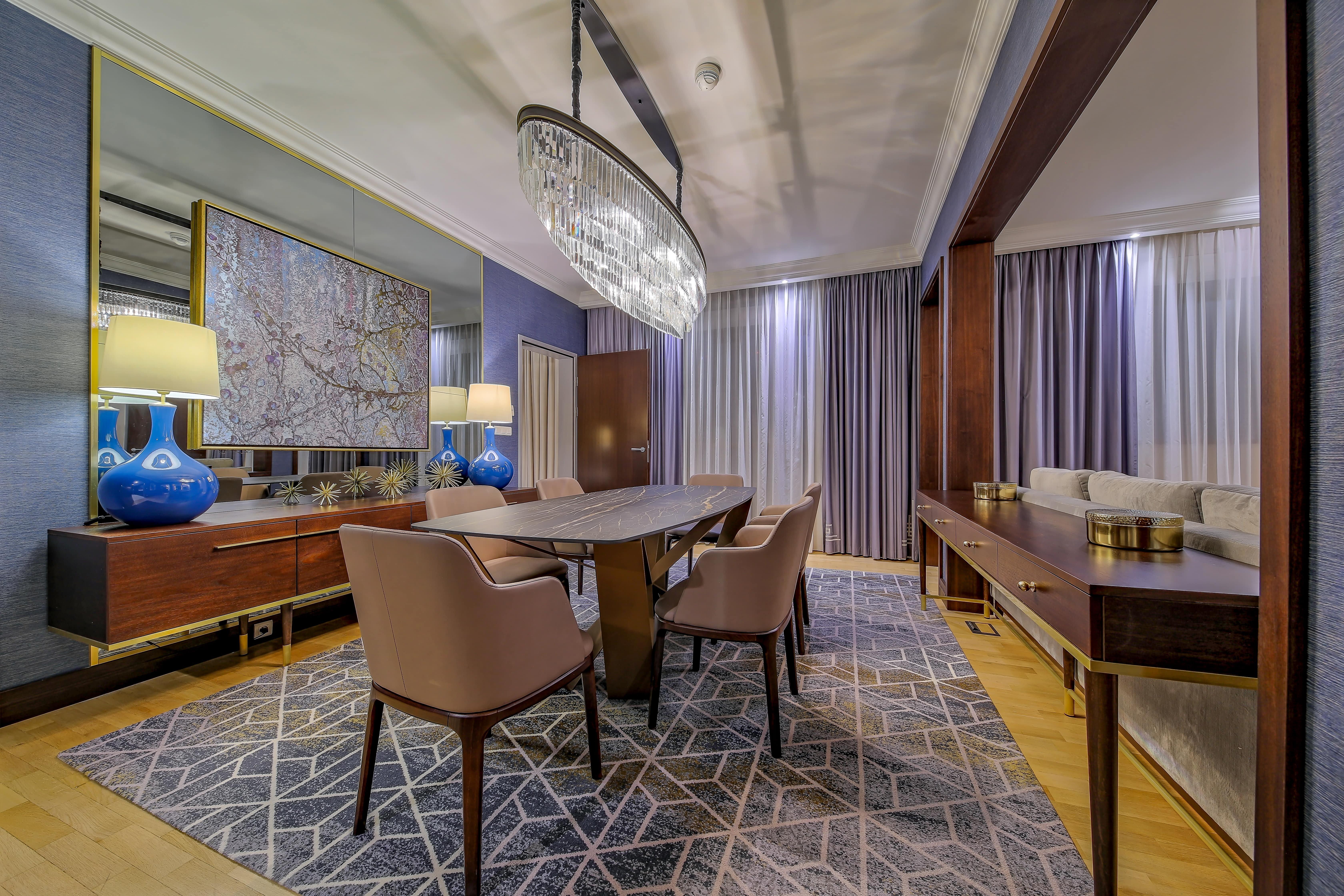 Hotel Intercontinental Warszawa By Ihg Esterno foto A suite at the hotel