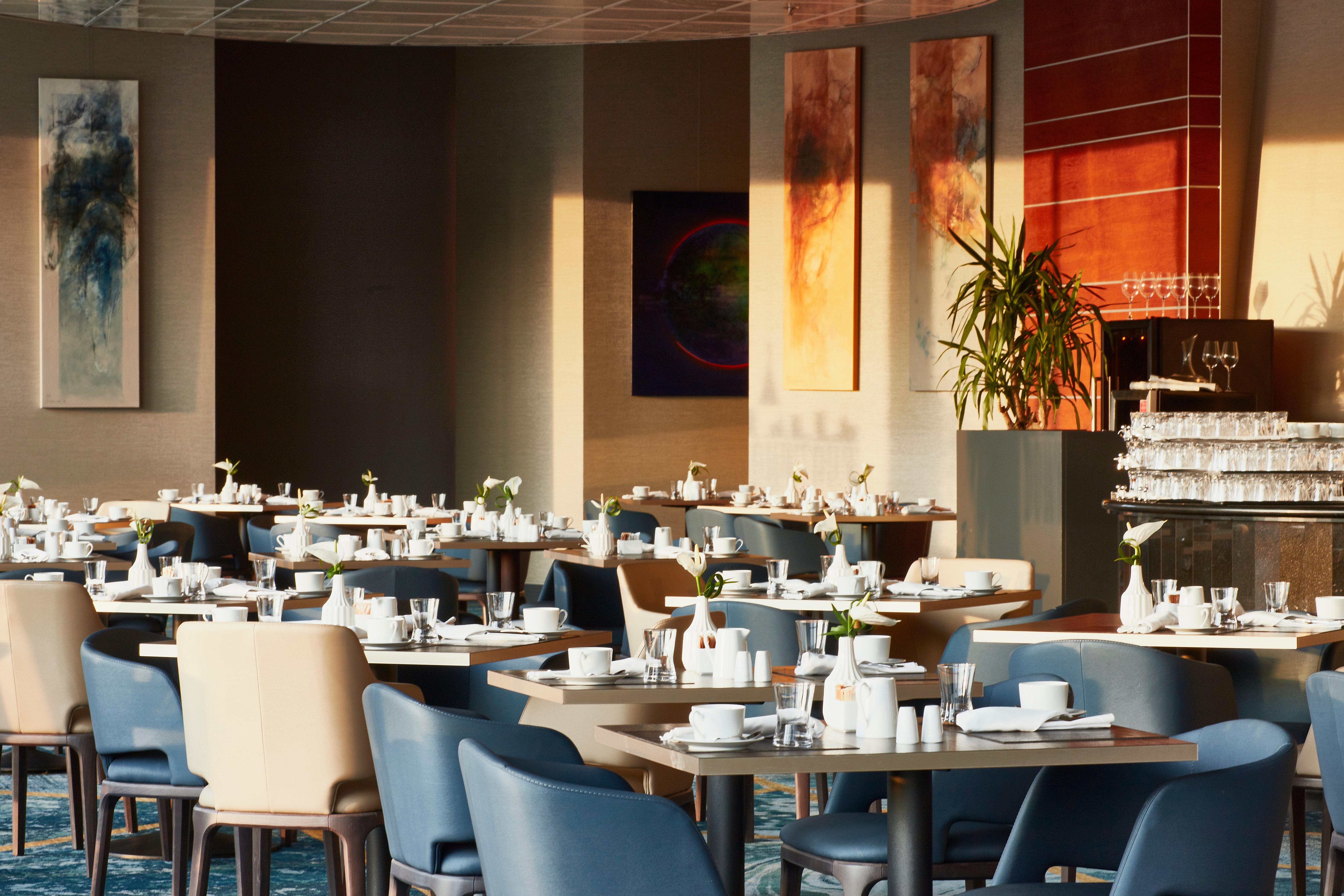 Hotel Intercontinental Warszawa By Ihg Esterno foto The restaurant's interior