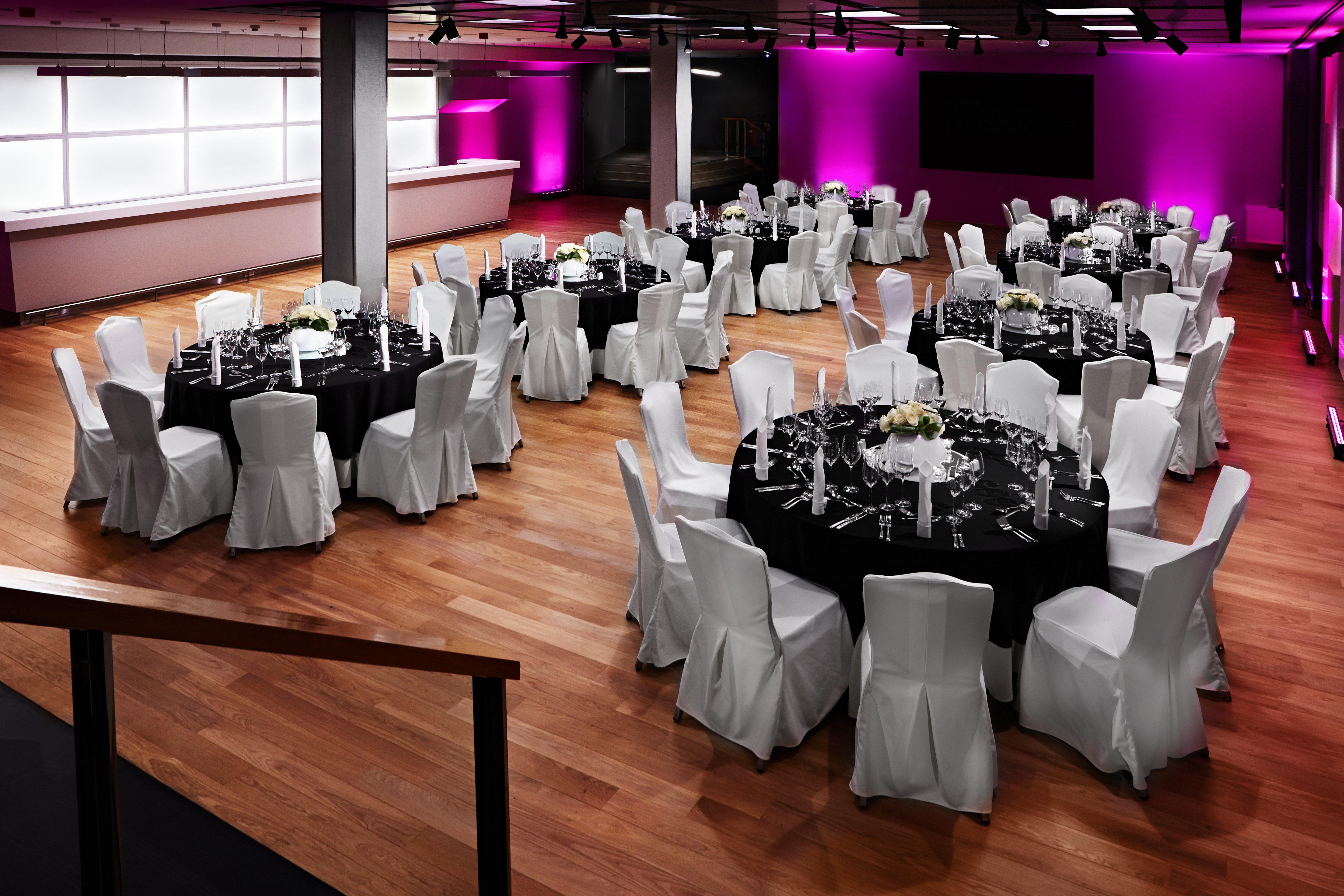 Hotel Intercontinental Warszawa By Ihg Esterno foto The interior of the venue