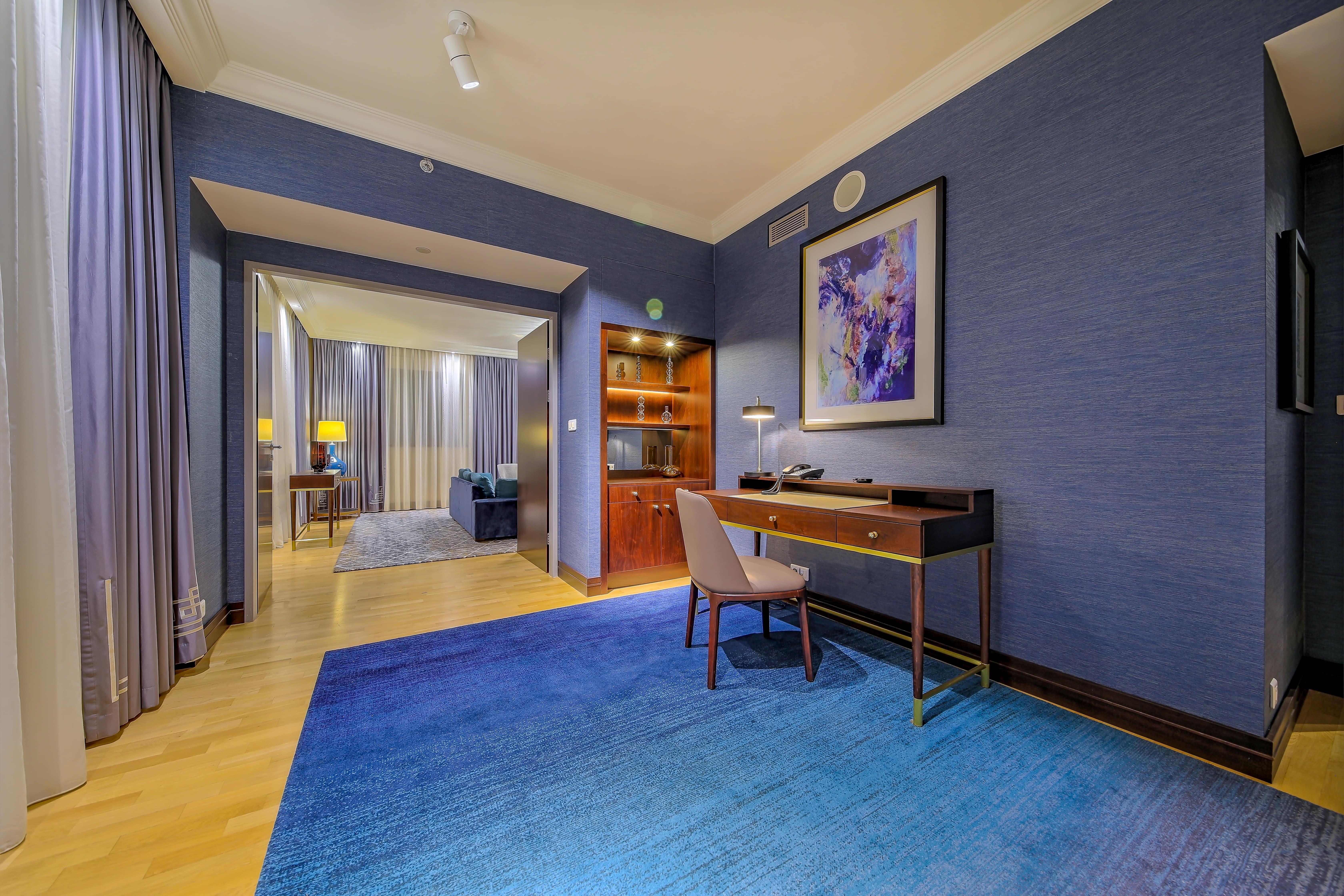 Hotel Intercontinental Warszawa By Ihg Esterno foto A room at the hotel