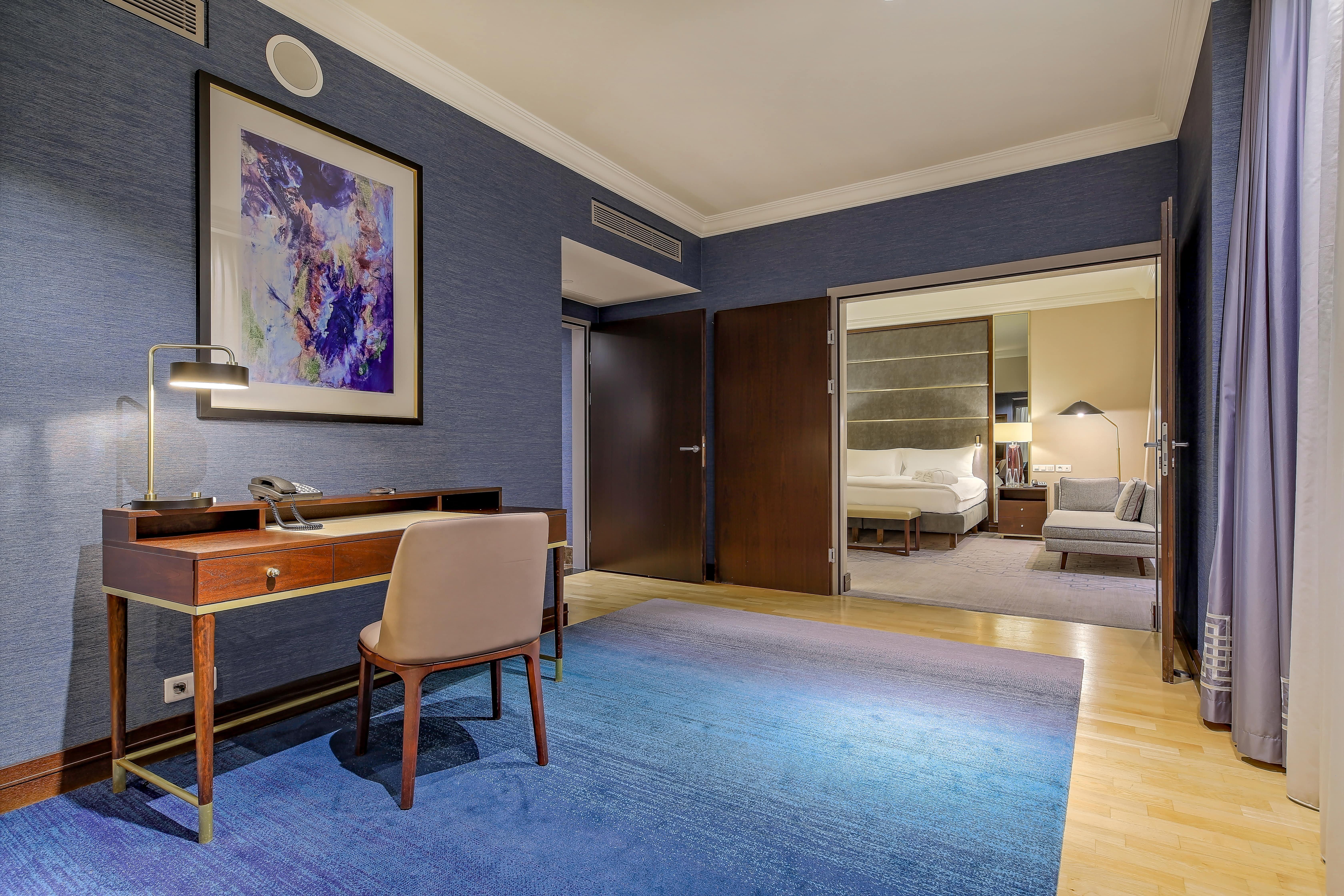 Hotel Intercontinental Warszawa By Ihg Esterno foto A room at the hotel