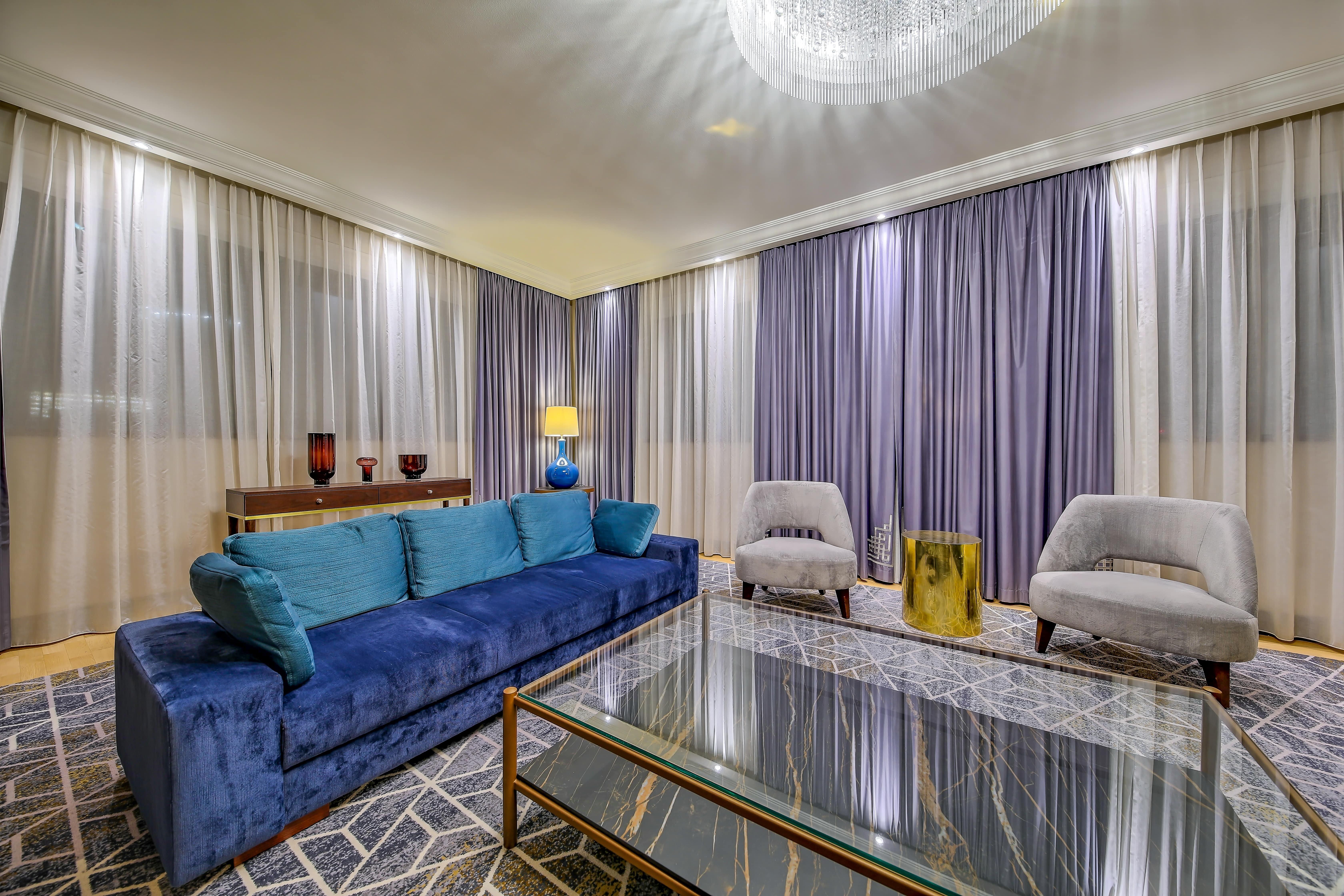 Hotel Intercontinental Warszawa By Ihg Esterno foto The living room of the suite