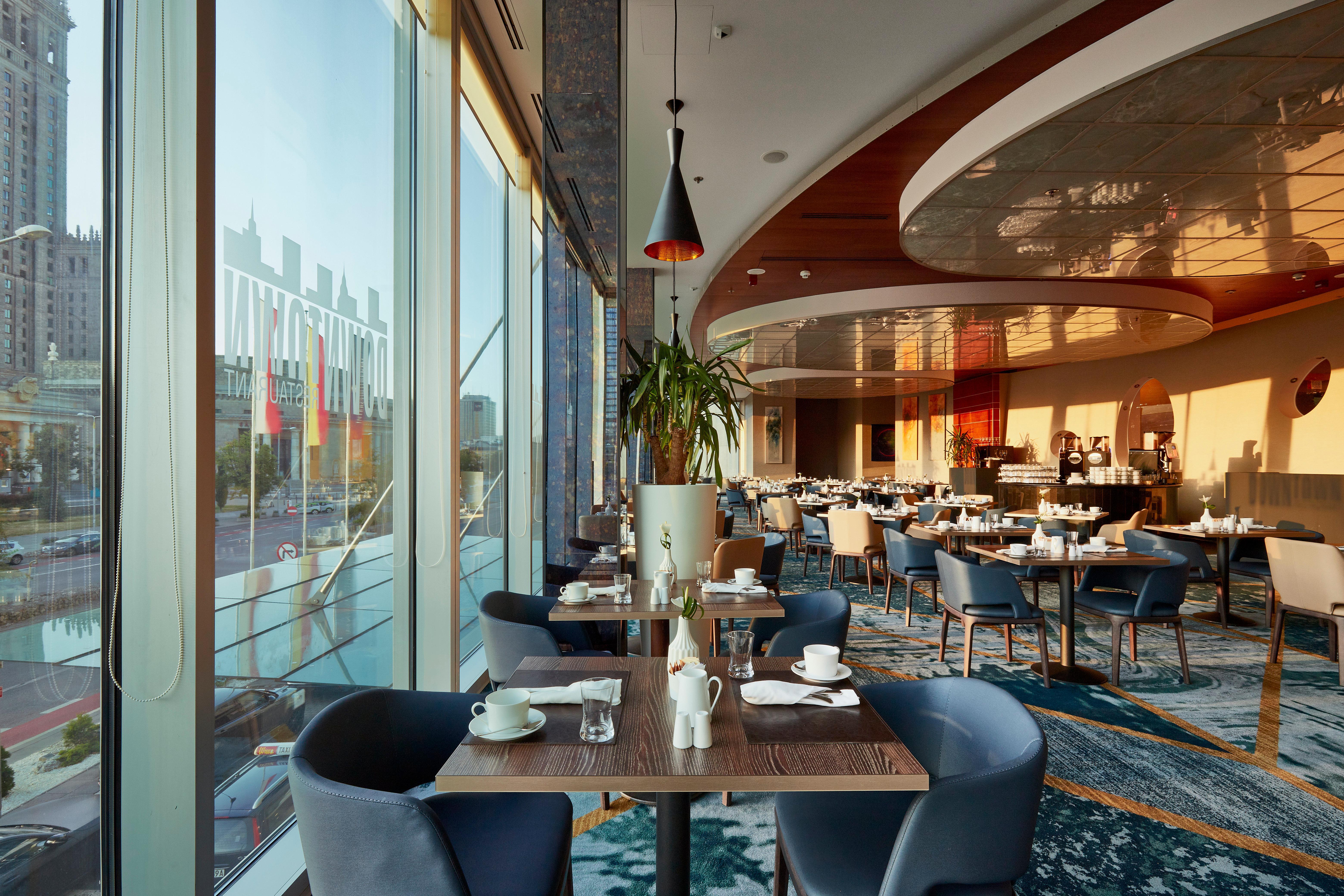 Hotel Intercontinental Warszawa By Ihg Esterno foto The restaurant