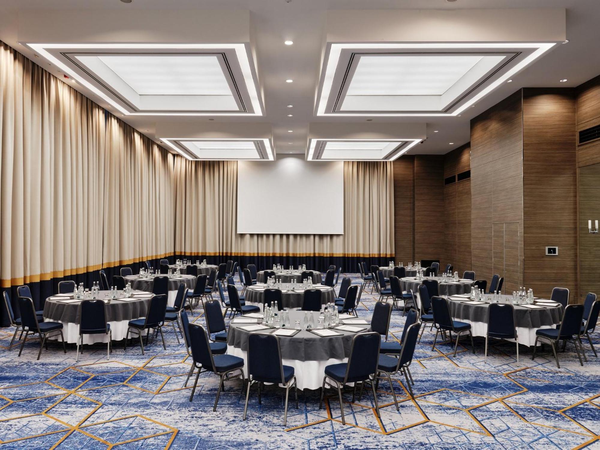 Hotel Intercontinental Warszawa By Ihg Esterno foto The ballroom at the Mandarin Oriental, Hong Kong