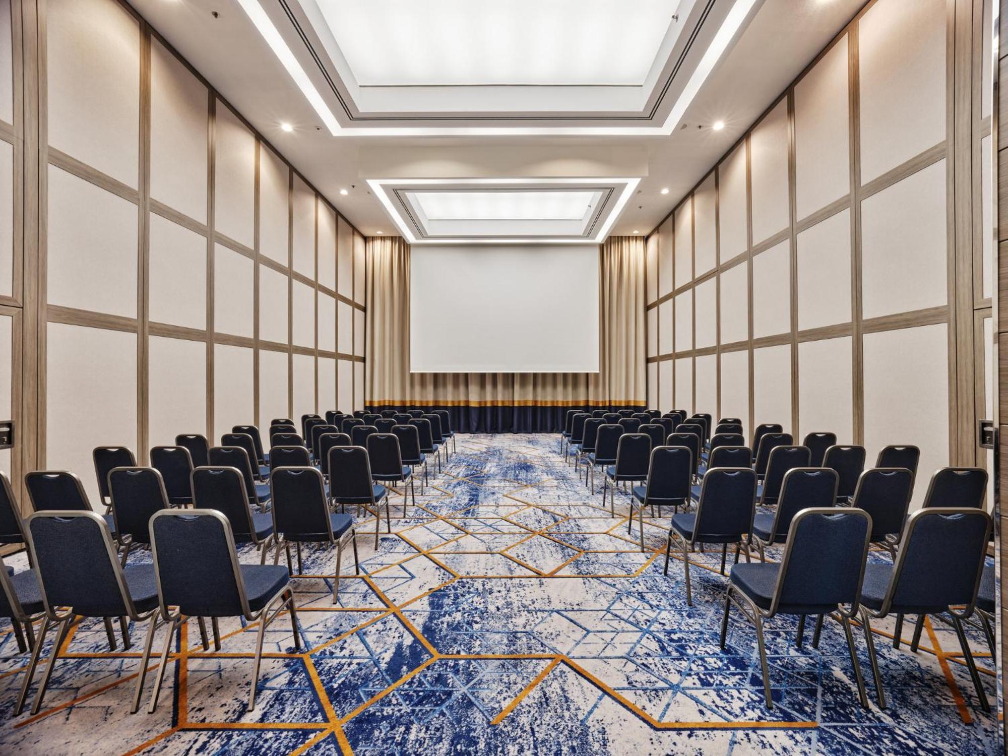 Hotel Intercontinental Warszawa By Ihg Esterno foto The ballroom at the hotel